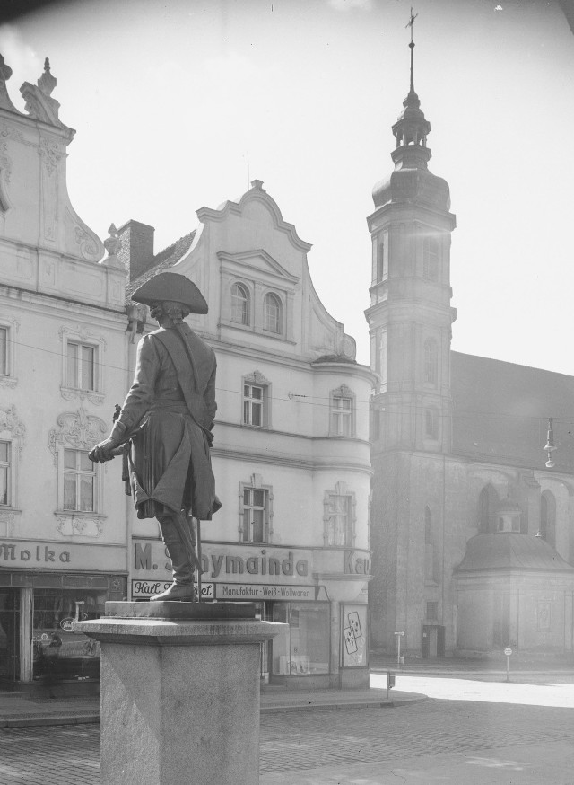 Pomnik Fryderyka Wielkiego na Rynku w Opolu, 1936-1945.