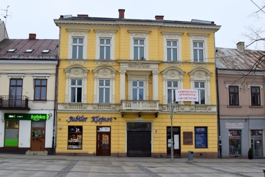Słynna kamienica na Rynku w Kielcach na sprzedaż. Za gigantyczną kwotę. Zobaczcie zdjęcia nieruchomości