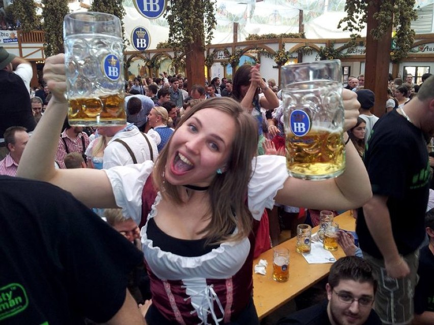 Oktoberfest 2015. Jessica Kühne miss święta piwa [zdjęcia, ceny...]