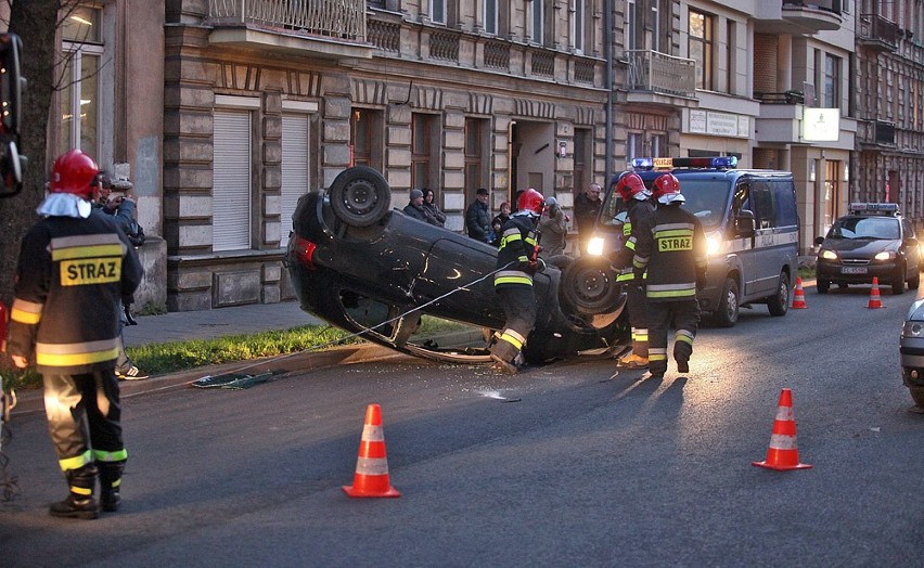 Toyota dachowała na Orlej w Łodzi