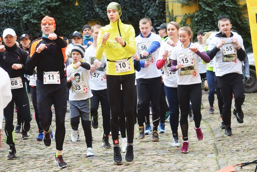 Bieg Tropem Wilczym w Oleśnicy. Blisko 200 osób na starcie (ZDJĘCIA) 