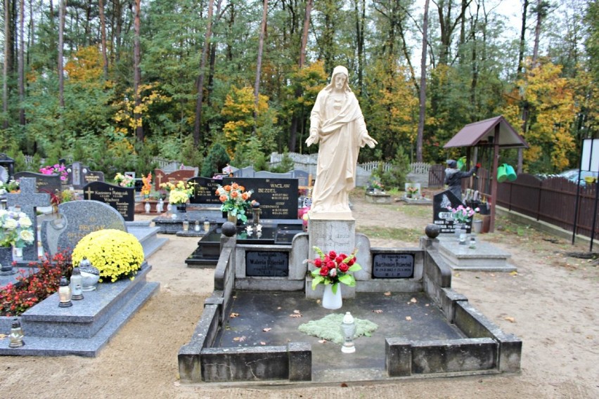 Cmentarz w Łomnicy - przed Dniem Wszystkich Świętych