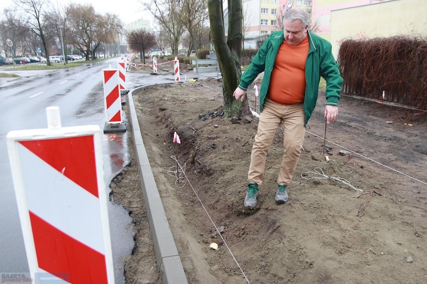 Tak przebiega budowa ścieżki rowerowej przy ulicy Ostrowskiej we Włocławku [zdjęcia]