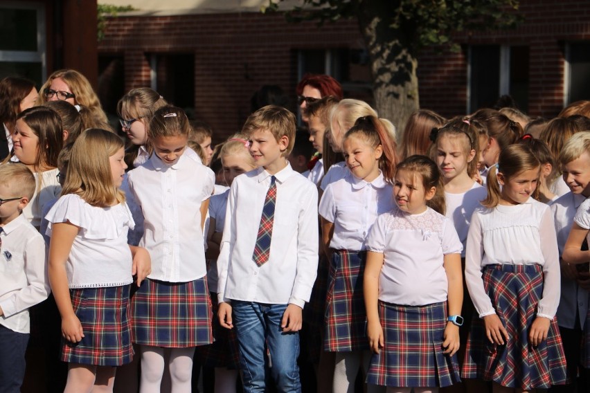 "Do Hymnu ..." w Szkole Podstawowej nr 1 w Złotowie [FOTO, WIDEO]