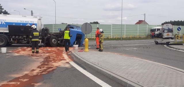 Wypadek dwóch ciężarówek w Myślinie