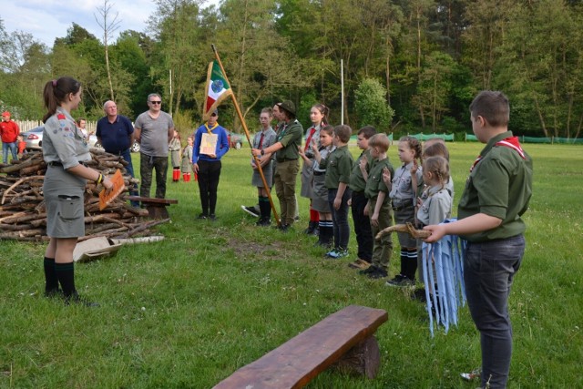 Gromada zuchowa "Leśne Duszki" z Lipna składa obietnicę zuchową