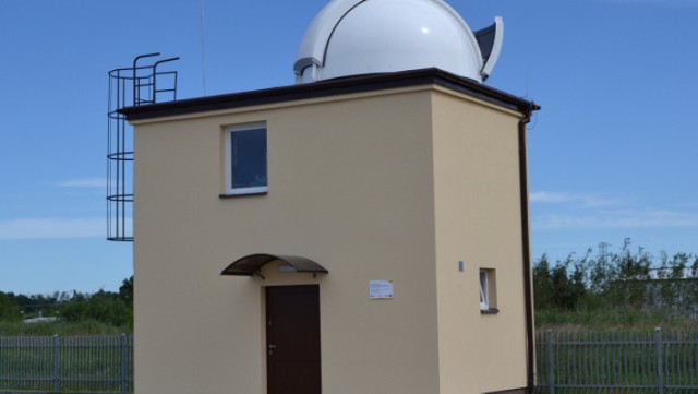 Radomyski projekt polegał m.in. na budowie dwukondygnacyjnego budynku obserwatorium astronomicznego wraz z wyposażeniem (teleskopy, kamera, system sterowania), stacji pogodowej, mobilnego planetarium i dronów
