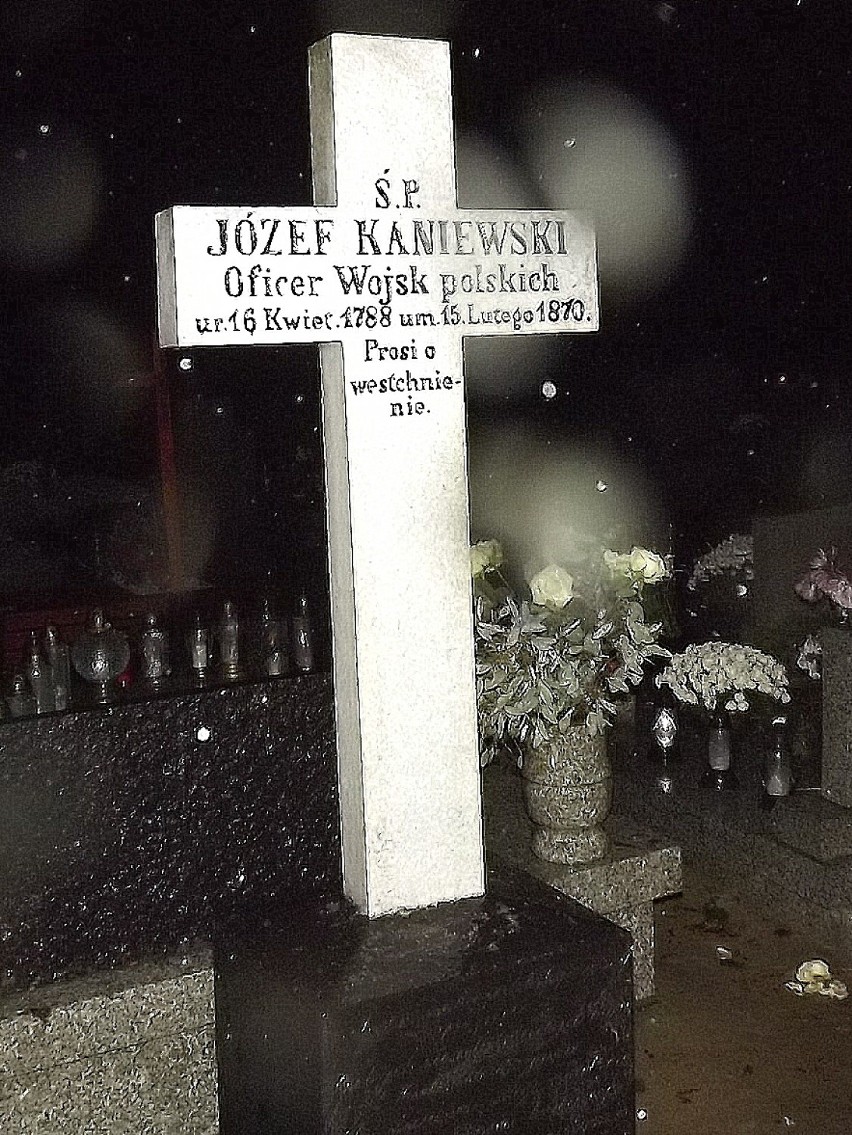 Grób kapitana Józefa Kaniewskiego znajduje się na cmentarzu...