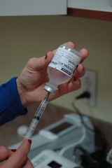 Brakuje szczepionek na grypę w Polsce. W województwie łódzkim apteki wprowadzają zapisy na szczepionki. Zainteresowanie jest duże