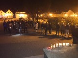 Mieszkańcy Nowego Dworu Gdańskiego spotkali się, aby uczcić pamięć zmarłego prezydenta Gdańska [ZDJĘCIA]