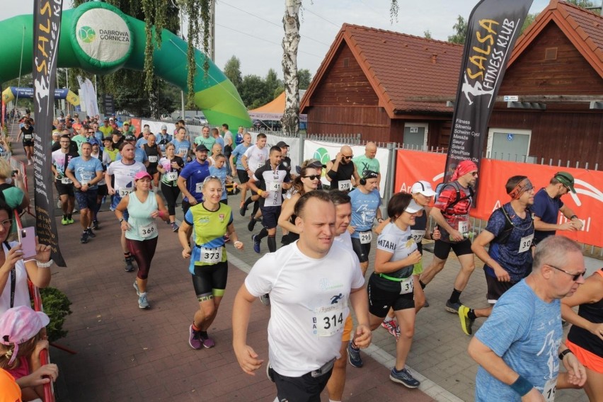 Start i meta XIII Półmaratonu Dąbrowskiego znajdowały się na...