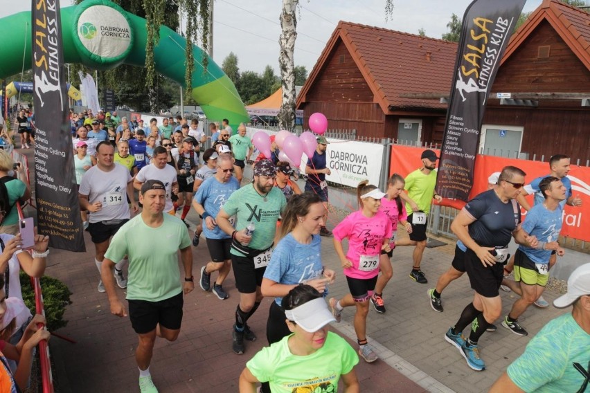 Start i meta XIII Półmaratonu Dąbrowskiego znajdowały się na...