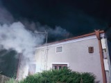Pożar domu w Świnicach Warckich w powiecie łęczyckim. Jedna osoba została poszkodowana 