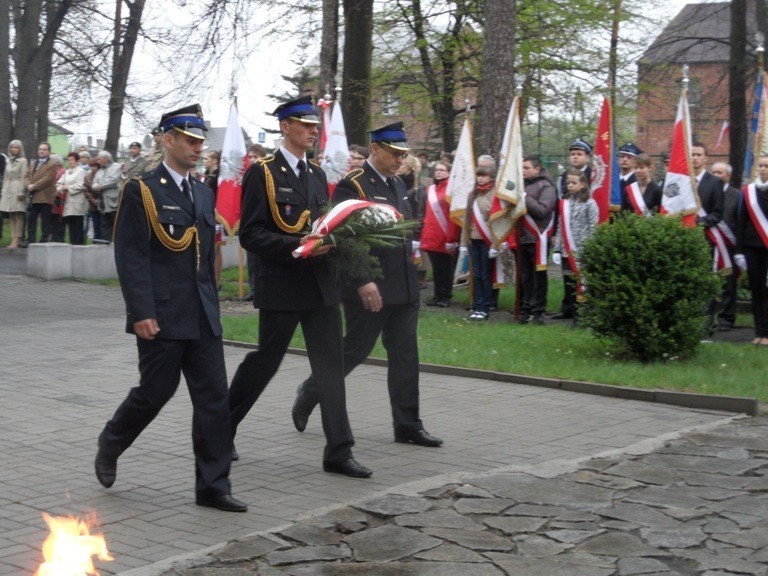 Tradycyjnie w Lublińcu uroczystości z okazji święta 3 maja odbyły się na Cmentarzu Wojskowym [FOTO]