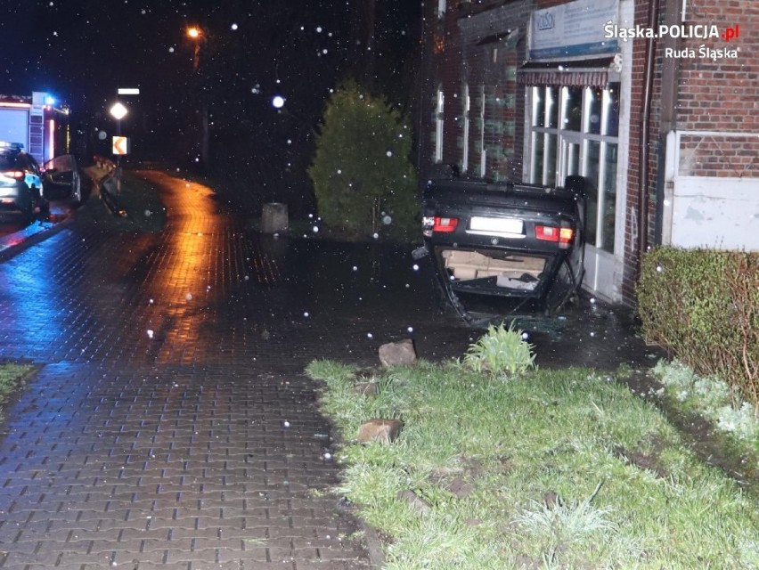 Policyjny pościg w Rudzie Śląskiej. BMW dachowało. 23-letni kierowca i dziewczyna zażyli narkotyki