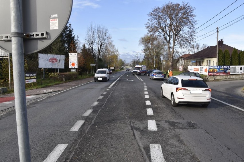 Tarnów. Wypadek na ulicy Mościckiego. 70-latka za kierownicą nie zauważyła innego samochodu i doprowadziła do zderzenia[ZDJĘCIA]