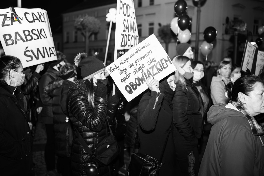 Protest kobiet w Nowej Soli przeciwko zaostrzeniu ustawy...