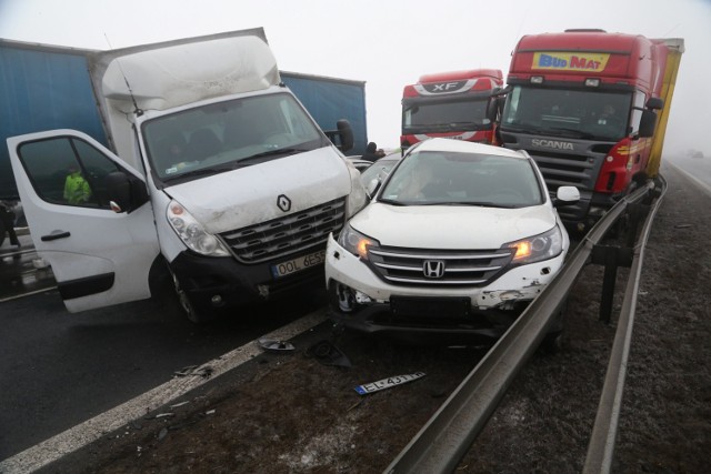 Karambol na autostradzie A1 pod Piotrkowem