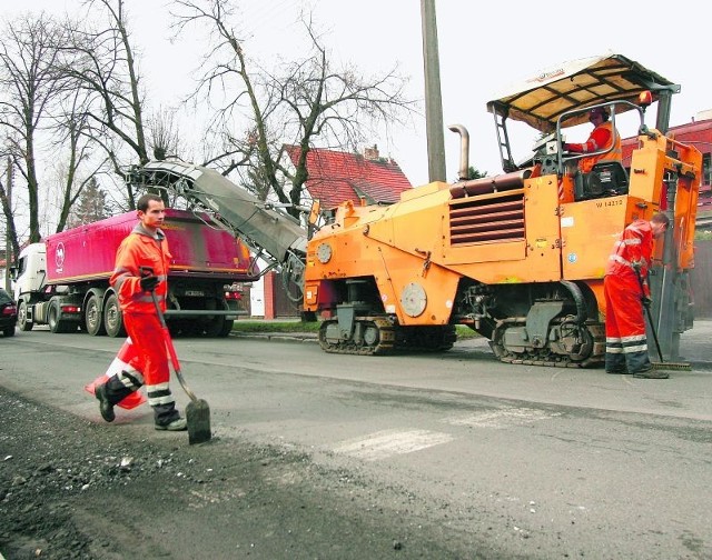 Drogowcy pracują na Czekoladowej poza godzinami szczytu