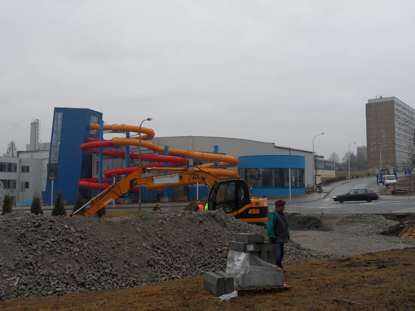 W ramach przebudowy pływalni przy ul. Wodzisławskiej trwa budowa parkingów. Będzie prawie 100 miejsc