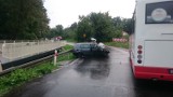 Wypadek w Grabowcu pod Toruniem. Golf zderzył się z autobusem [ZDJĘCIA]