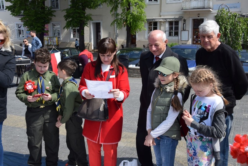 Dzień Flagi 2019 w Wieluniu. Biało-czerwono na placu Legionów [ZDJĘCIA, WIDEO]