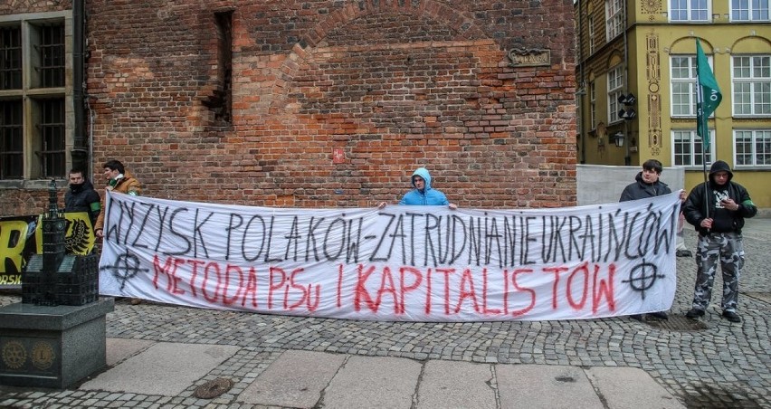 ONR pikietował w Gdańsku przeciwko imigrantom z Ukrainy [ZDJĘCIA]