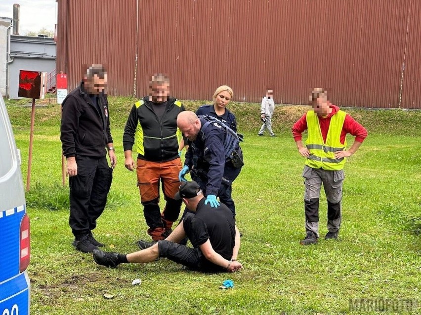 Mężczyzna wtargnął na teren oczyszczalni ścieków przy ul. Wrocławskiej w Opolu i wpadł do zbiornika. Pogotowie zabrało go do szpitala