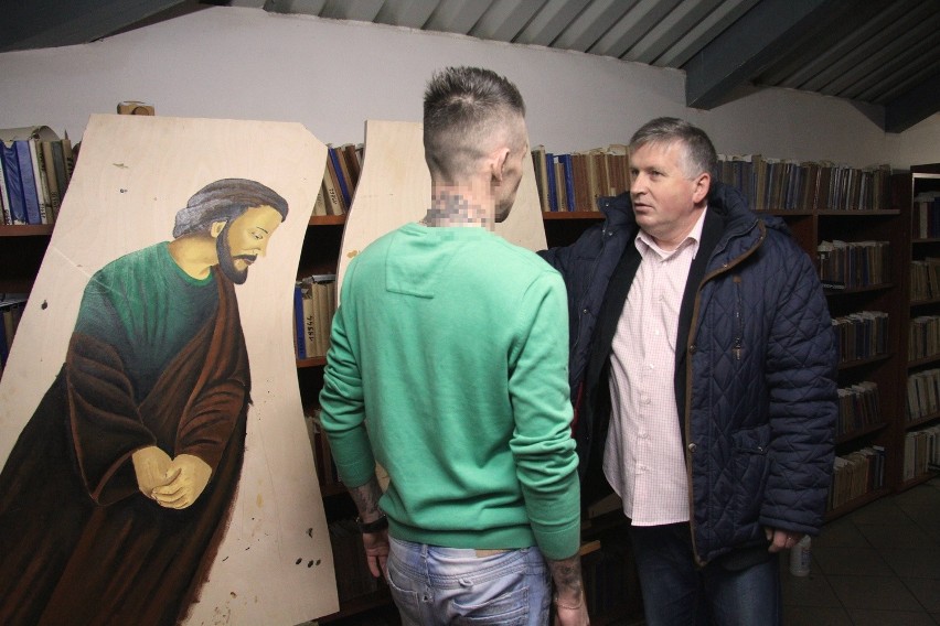 Żywa szopka w Kielcach. Obrazy Józefa i Marii powstały w więzieniu