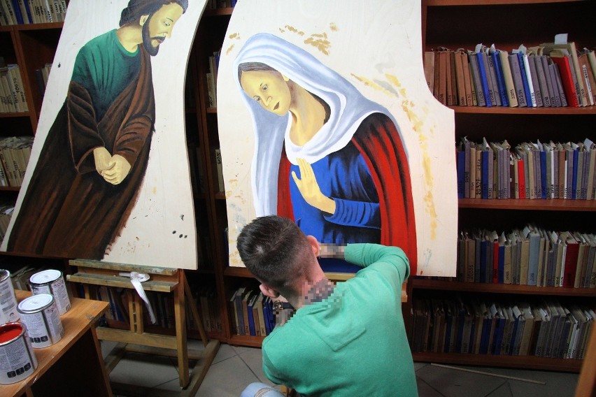 Żywa szopka w Kielcach. Obrazy Józefa i Marii powstały w więzieniu