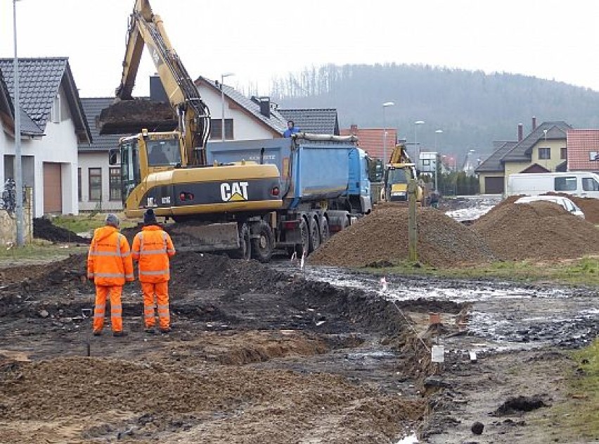 Budują kanalizację deszczową przy ulicy Szarych Szeregów w Lęborku ZDJĘCIA