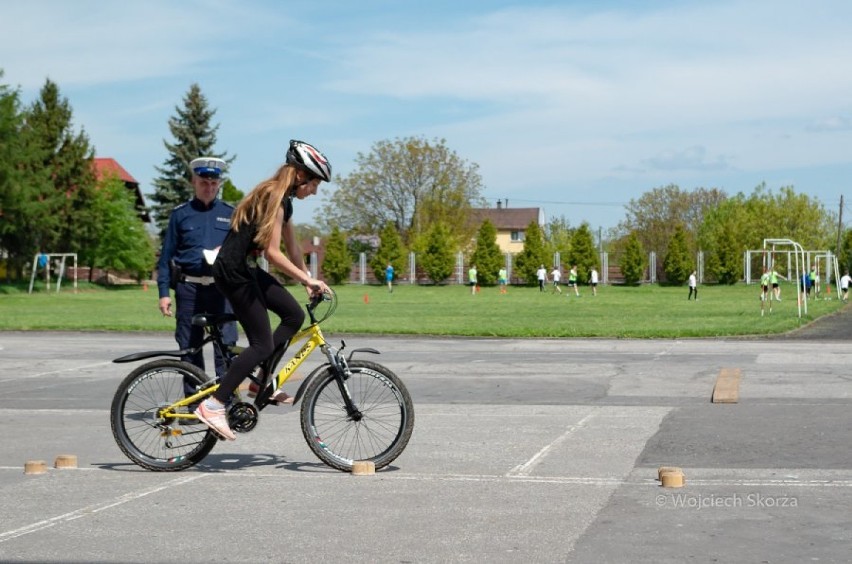 Policjanci z Przemyśla przeprowadzili Powiatowy Turniej Bezpieczeństwa w ruchu drogowym dla uczniów [ZDJĘCIA]