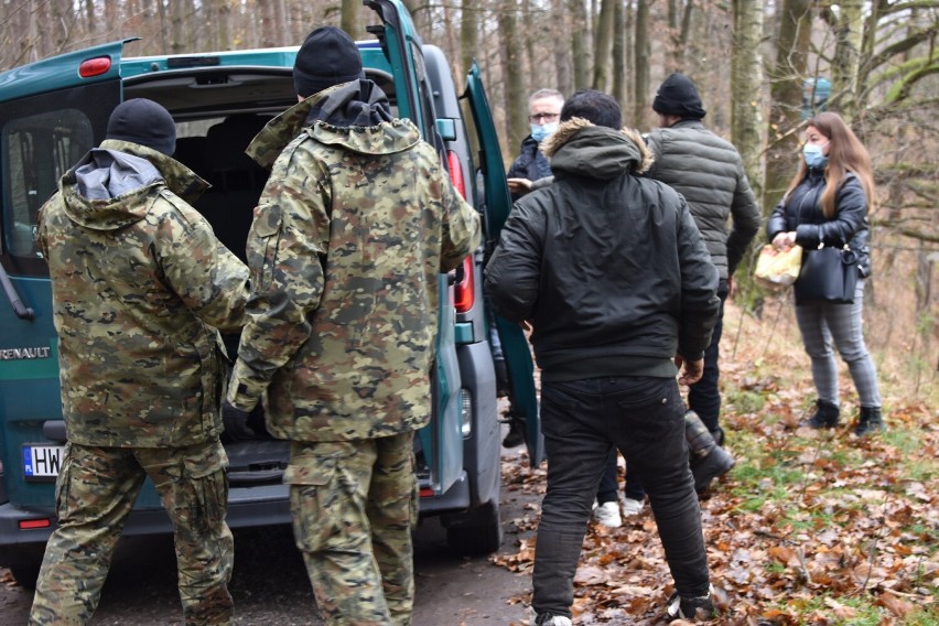 Pogranicznicy ze Zgorzelcu zatrzymali obywateli Iraku i Iranu - łącznie 14 osób [ZDJĘCIA]