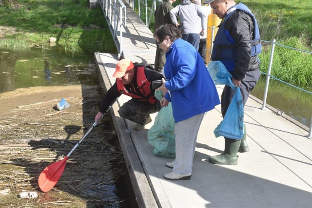 Zapowiadana międzynarodowa Akcja Czysta Odra rozpoczęła się w piątek (29 kwietnia). Bierze w niej udział również Krosno Odrzańskie. Wydarzenie rozpoczęło się w na przystani w Gostchorzu, gdzie ochotnicy wyruszyli kajakami wzdłuż Odry, aby wysprzątać rzekę. Zobacz zdjęcia >>>
