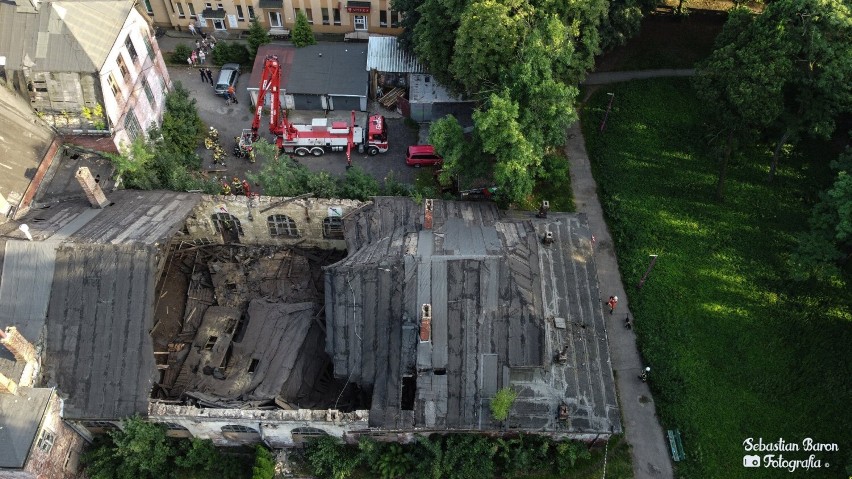 Katastrofa budowlana w Czeladzi. Zawalił się dach dawnej szkoły górniczej, na szczęście w budynku nikt nie przebywał