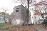 Niepozorny zabytkowy budynek przy ul. Kościelnej w Wałbrzychu do przebudowy. Powstaną mieszkania z tarasami!