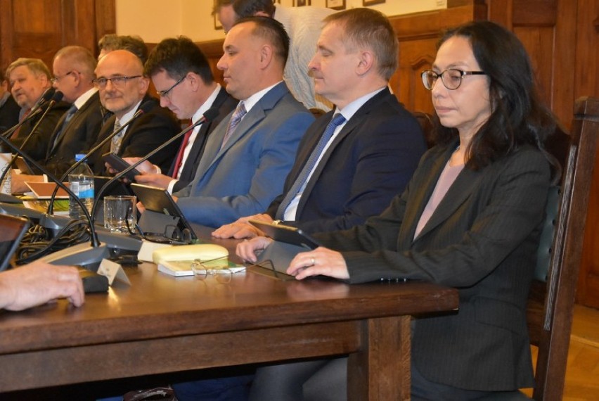  Sesja rady miasta Września: dwóch nowych radnych, ślubowanie, wybór przewodniczącego i jego zastępów