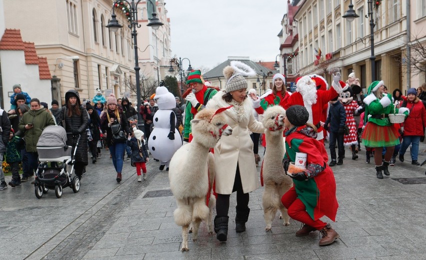 Parada Świętego Mikołaja i świąteczne miasteczko na Rynku w...