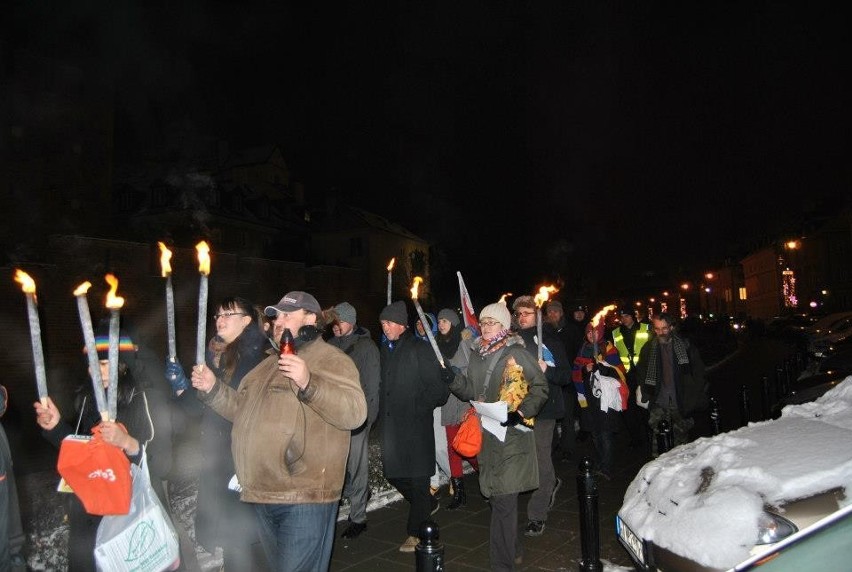 Warszawa: Na Placu Zamkowym wołali o wolny Tybet [ZDJĘCIA]