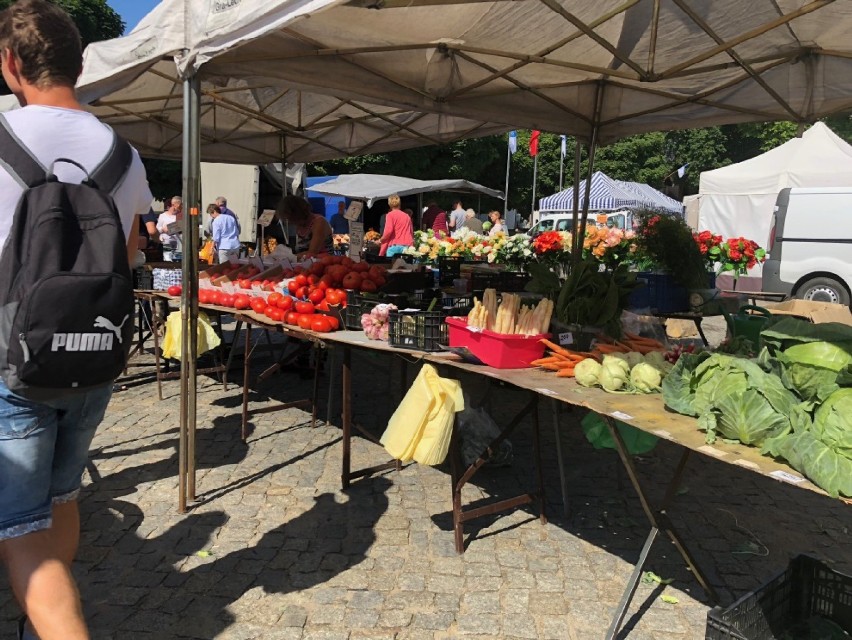 Dni upału wpłynęły na ceny towarów na targowiskach