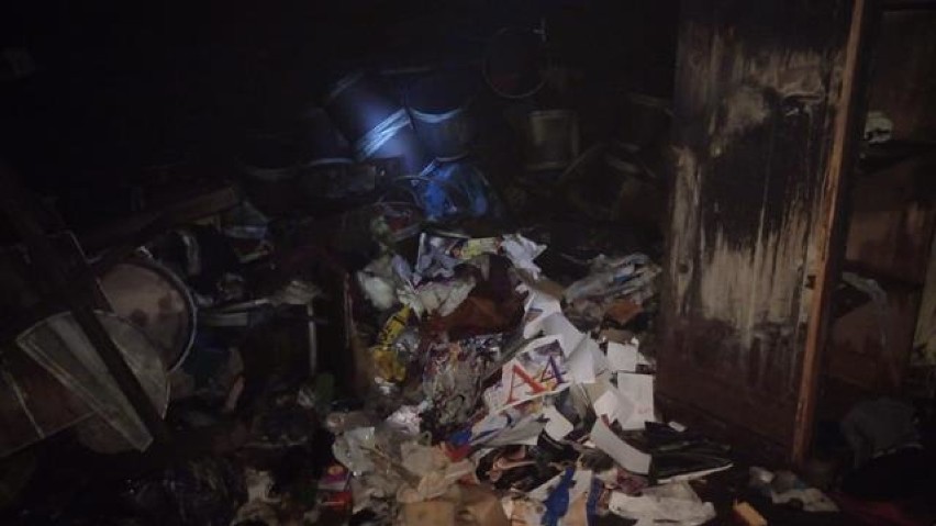 Pożar domu pod Golubiem-Dobrzyniem. 1 osoba została poszkodowana [zdjęcia]