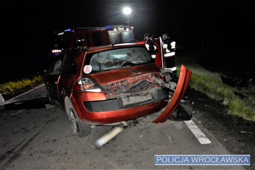 Tragiczny wypadek pod Wrocławiem. Kierowca pijany, pasażer nie żyje [ZDJĘCIA]