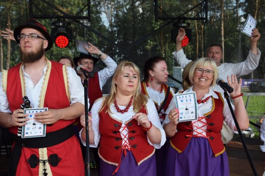 Podczas VII Pałuckiego Festynu Ludowego w Łabiszynie pobili Rekord Polski w śpiewaniu "Prząśniczki" [zdjęcia]