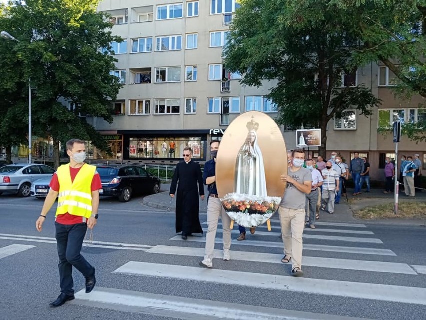 Procesja Męskiego Różańca po raz dziewiąty przeszła ulicami Oleśnicy [FOTO]