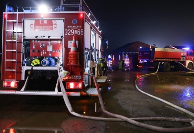 W akcji ratunkowej brało udział 7 zastępów straży pożarnej.