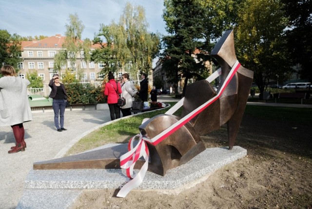 09.10.2018 poznan pm pomnik lezacej park nowakowskiego. glos wielkopolski. fot. pawel f. matysiak/polska press