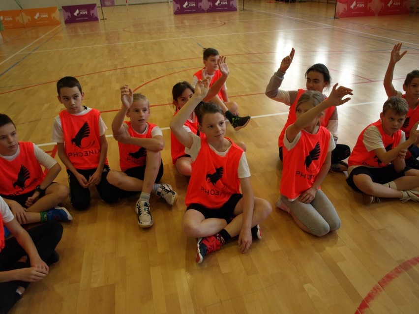 Szkoła w Borkowie inspiruje! Dzieci odbyły warsztaty sportowe z Pho3nix Kids