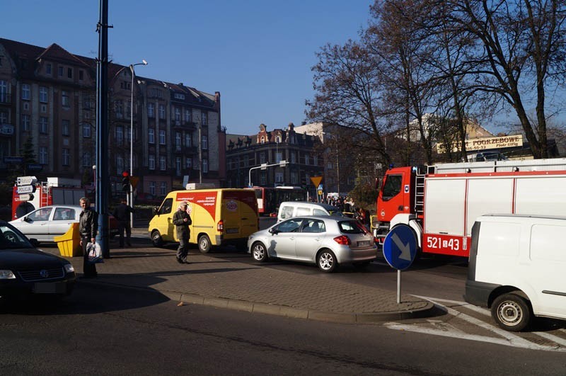 Wypadek w Mysłowicach: autobus zderzył się z trzema autami