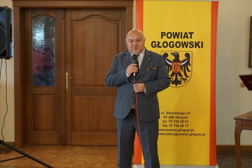 Dzień Nauczyciela 2021 powiatu głogowskiego. Wręczono odznaczenia i nagrody. LISTA wyróżnionych 