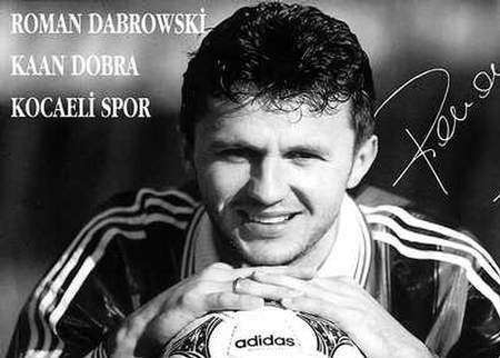 Na klubowych wizytówkach Roman Dąbrowski używa zarówno polskiego, jak i tureckiego nazwiska.